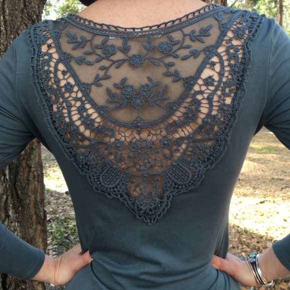 Dresses & Skirts - T-shirt longsleeve dress with lace back